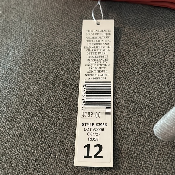 Lily and Taylor tank with blazer set - Picture 10 of 10